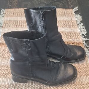 Naot Black Leather Ankle Boots with Side Zipper